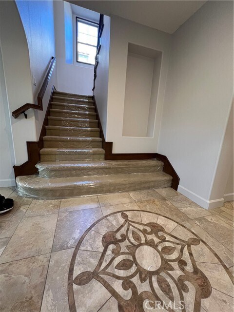 Building Photo - 27 Tree Clover