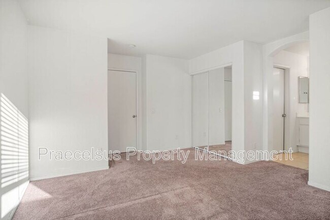 Building Photo - 1459 Claude Ln