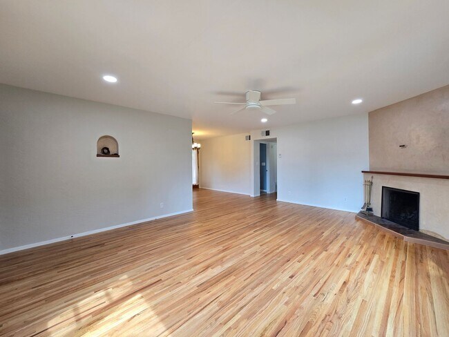 Building Photo - 133 Sereno Dr