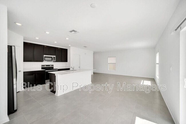 Building Photo - 1623 Reservoir Pl