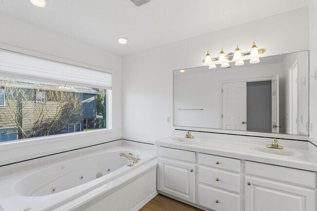 Building Photo - Bright & Modern Corner-Lot Living in Happy Valley