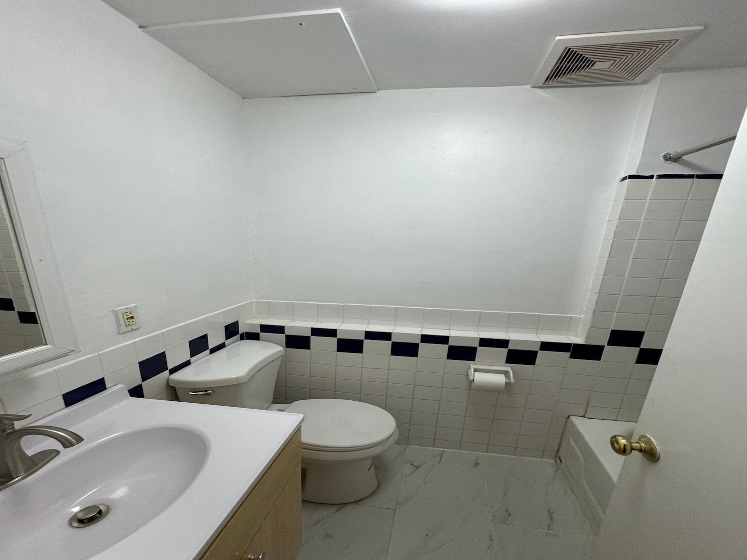 Building Photo - 229 57th St