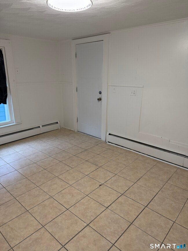 Building Photo - 33 Pilgrim Ave