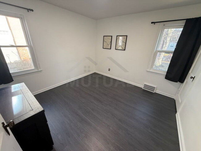 Building Photo - 774 Gardendale St