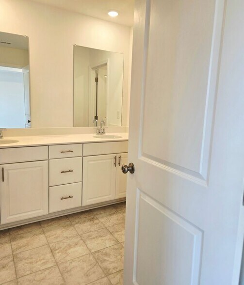 Building Photo - 6234 Kenbrook Dr