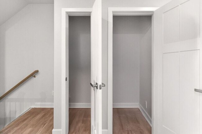 Building Photo - Stunning 3-Bedroom Townhouse in the Heart of South End!