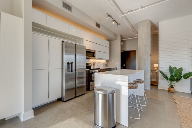 Building Photo - 2115 Yeaman Pl