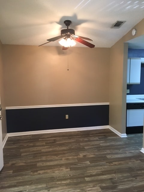 Building Photo - Rolling Hills Condo