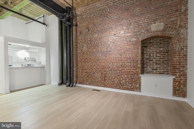 Building Photo - 303 Vine St