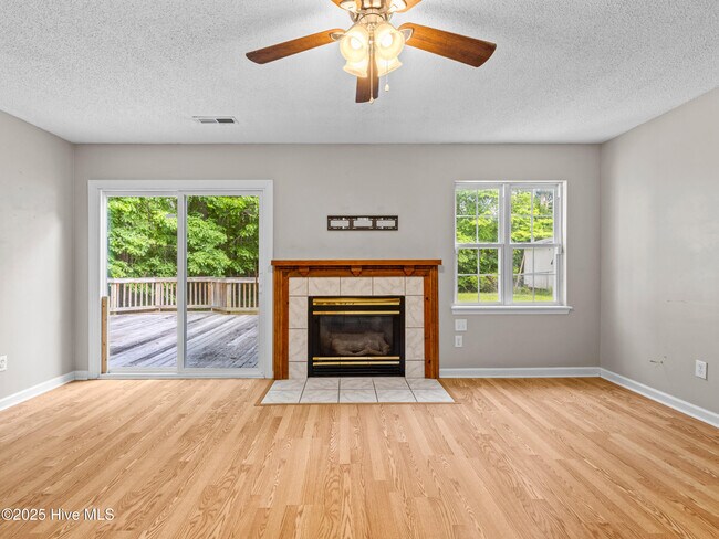 Building Photo - 882 Pine Valley Rd