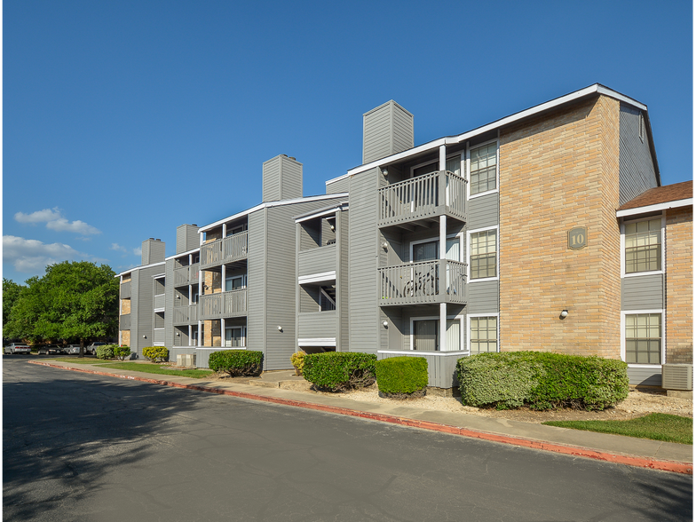 Stoneleigh Apartments - 2626 Thousand Oaks Dr San Antonio TX 78232 ...