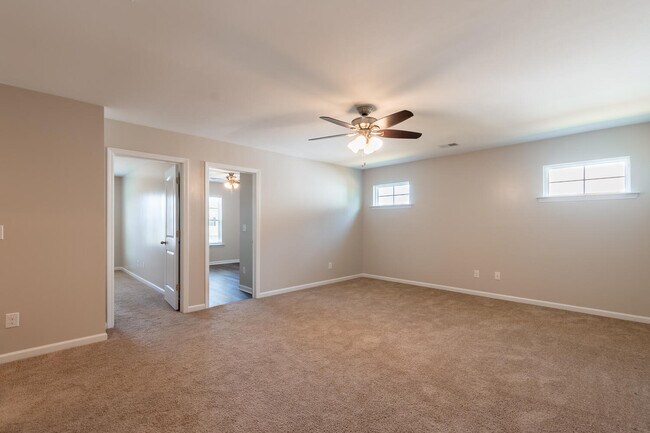 Building Photo - 3733 Moseley Dr