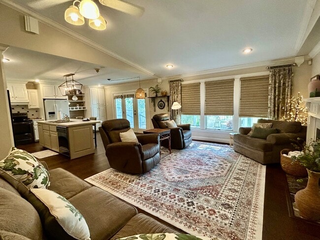 Building Photo - 243 Kate Dr