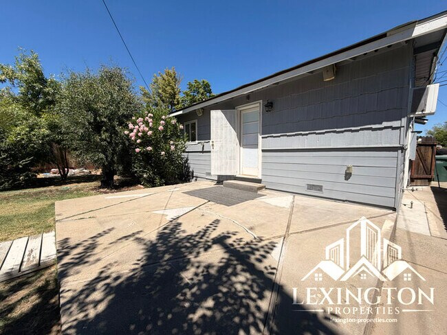 Building Photo - Charming 2 Bedroom Home with Large Backyard & Garage