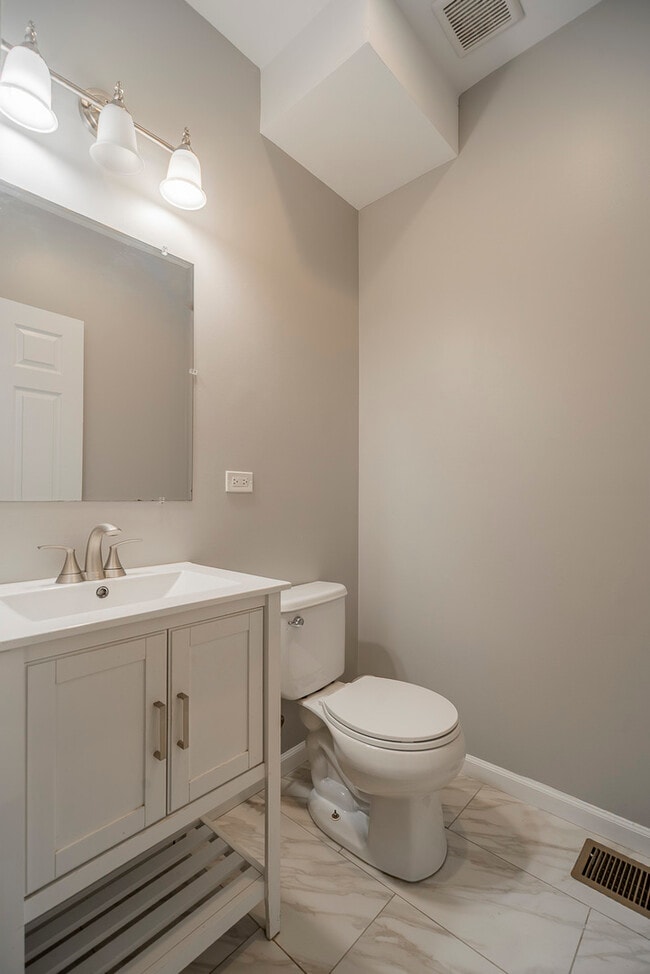 Building Photo - 1906 W 17th St