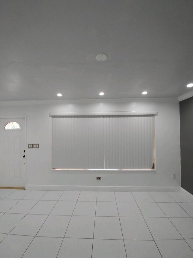 Building Photo - 2606 Alcazar Dr