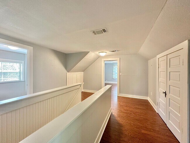 Building Photo - Spacious 4 Bedroom in the Heart of Tyler! Available Now!