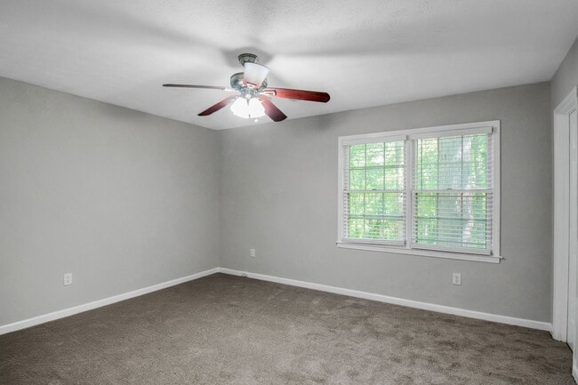 Building Photo - Beautiful 3-bedroom 2 bath home on a good-sized lot!