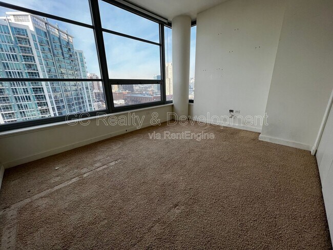 Building Photo - 1600 S Prairie Ave