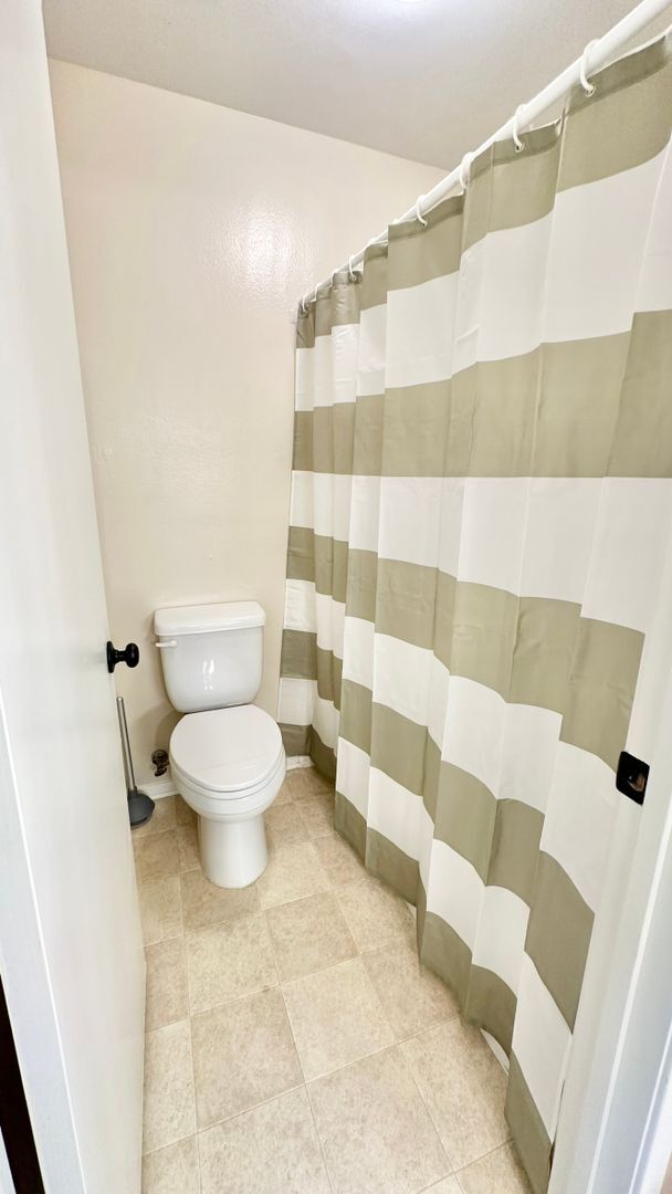 Building Photo - Beautifully Remodeled Upstairs Condo Unit with Private Balcony Patio in Downtown Fallbrook!