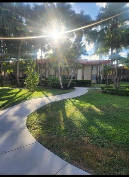 Building Photo - 10401 SW 108th Ave