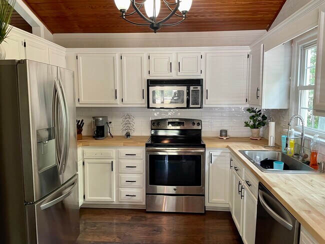 Building Photo - 6968 Corydon Ridge Rd NE