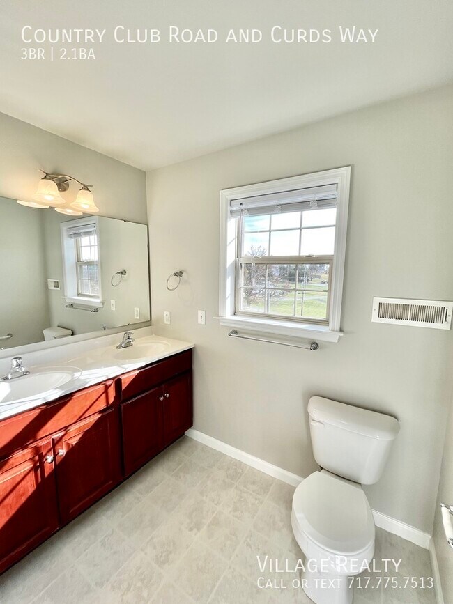 Building Photo - 705 Country Club Rd