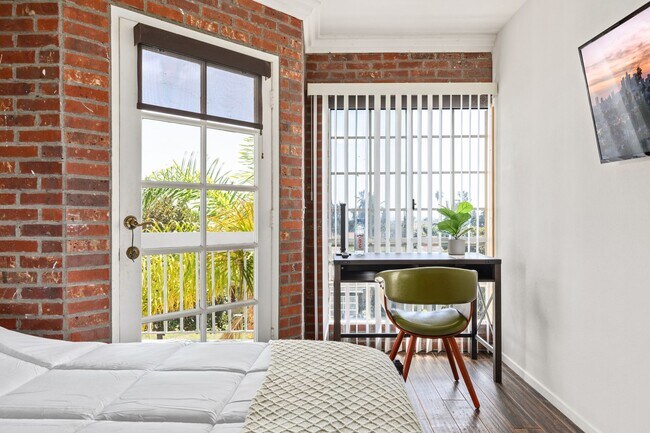 Building Photo - 10777 Ashton Ave