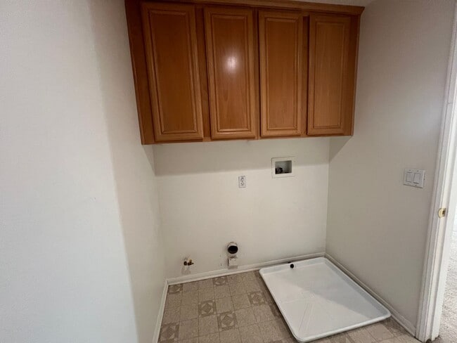 Building Photo - Breathtaking 2 Story Home Built in 2005 with 3279 sq. ft. in West Lancaster