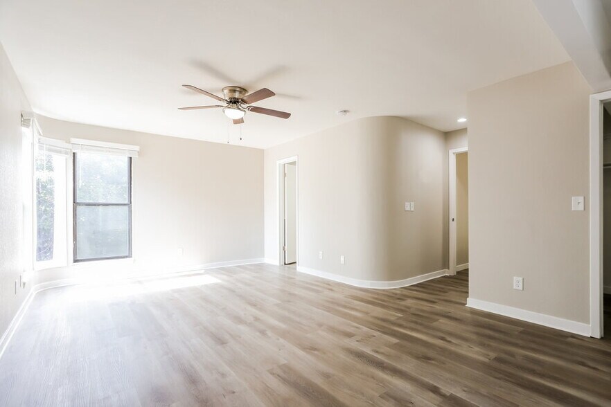 Building Photo - 13881 E Radcliff Pl