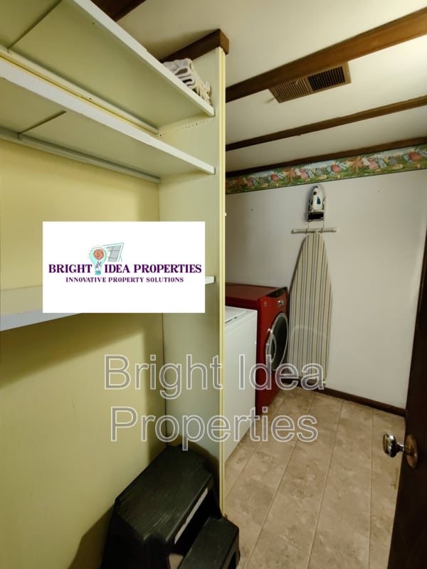 Building Photo - 304 Lake May 12 Rd