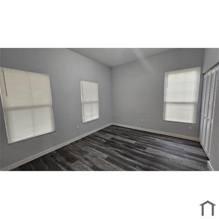 Building Photo - 1446 W 23rd St