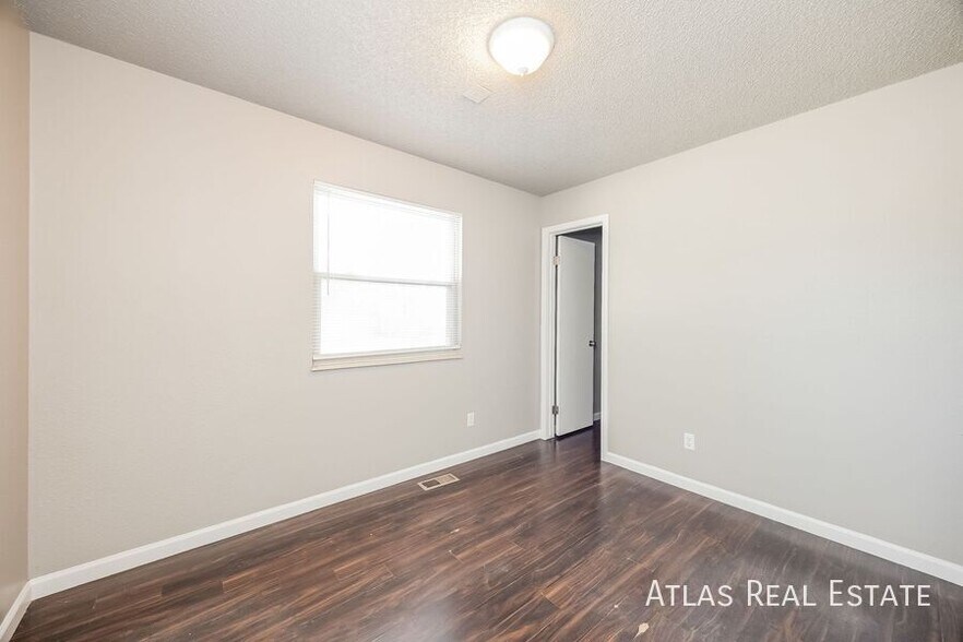 Building Photo - 2115 Bainbridge Rd