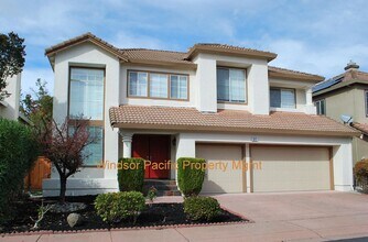 Building Photo - NEW PRICE ! Updated Detached Home in Gated...