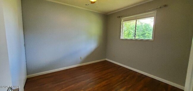 Building Photo - 116 Sorority Dr