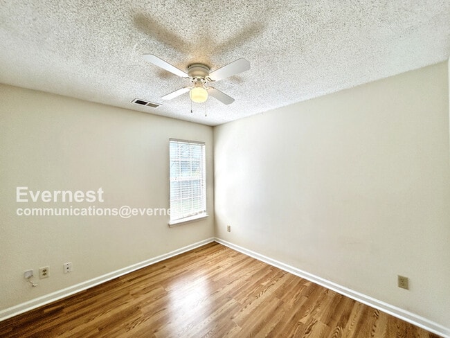 Building Photo - 9299 Grove Manor Dr