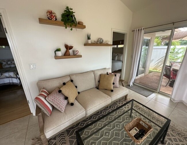 Building Photo - Maui Meadows- beautifully renovated 2-bedroom, 2-bath private cottage