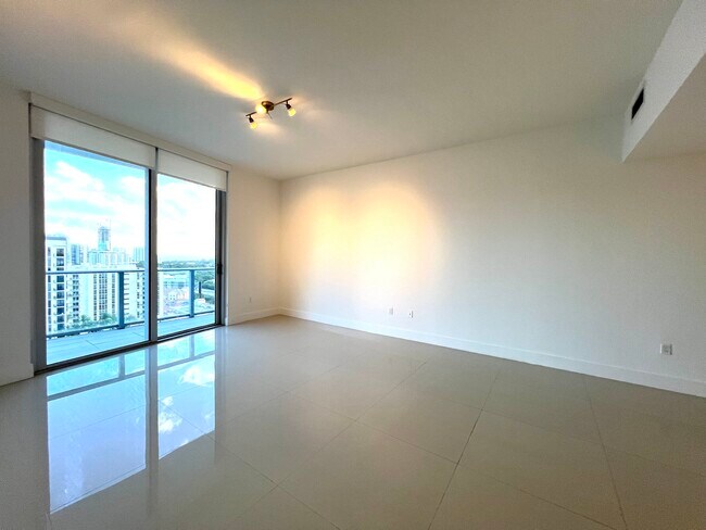 Building Photo - 1010 SW 2nd Ave