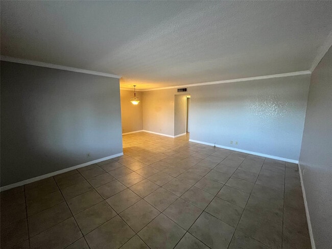 Building Photo - 2020 NE 56th St