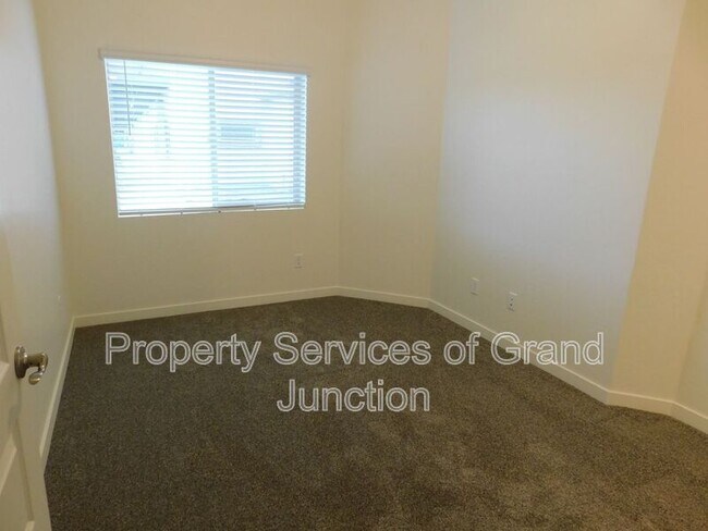 Building Photo - 662 Brookwillow Dr