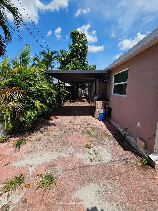 Building Photo - 1020 N 74th Way