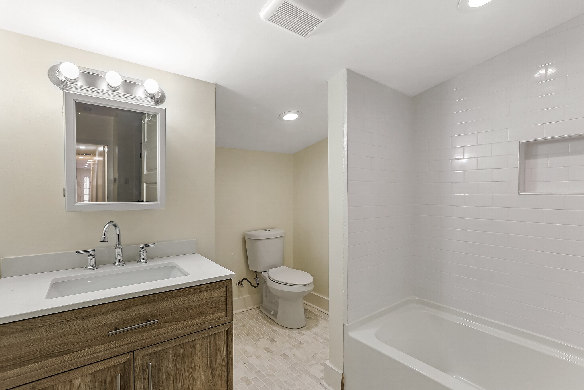 Building Photo - 7737 S Claiborne Ave