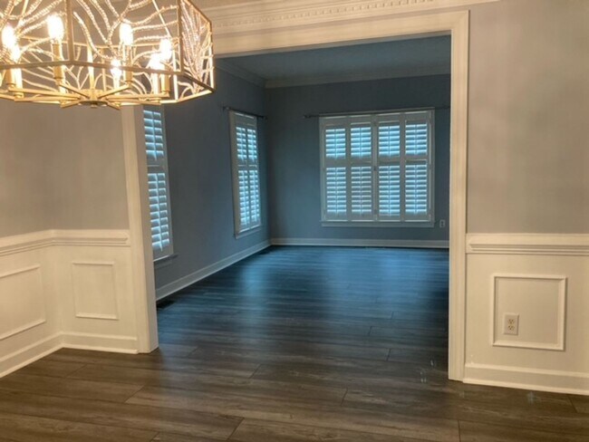 Building Photo - 117 Runaway Ln