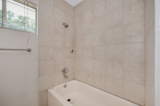 Building Photo - Country living in Beautiful Meadow Vista