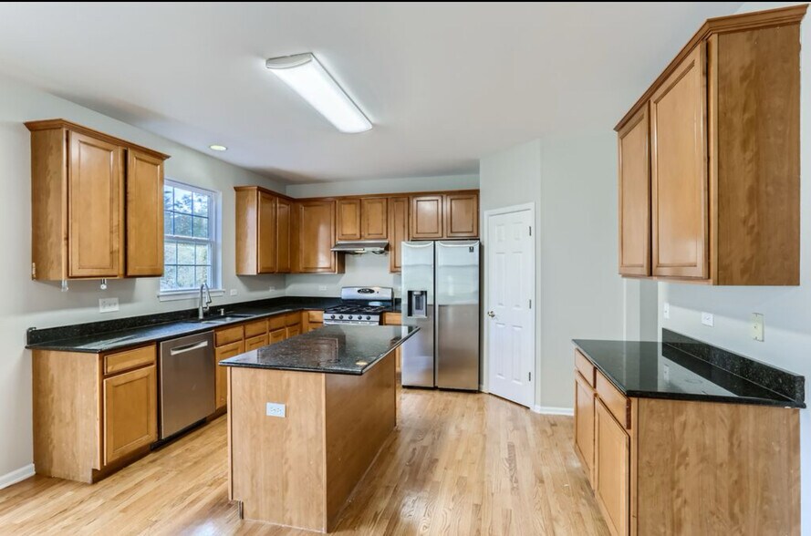 Building Photo - 2137 W Silverleaf Ln