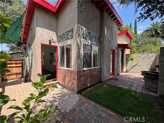 Building Photo - 1802 N Raymond Ave