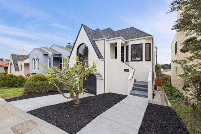 Building Photo - 536 Rockdale Dr