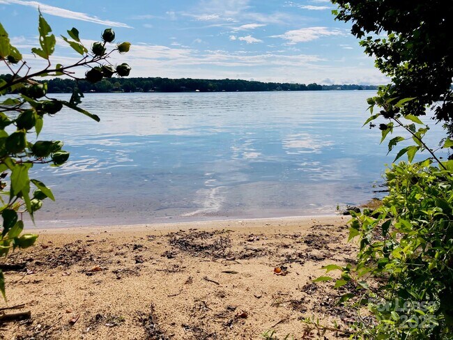 Building Photo - 4969 Moonlite Bay Dr