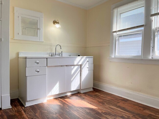Building Photo - 253 Shirley Ave