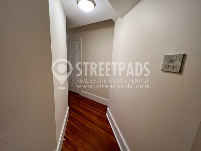 Building Photo - 881 Massachusetts Ave